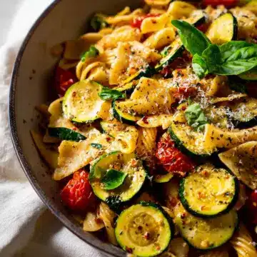 Pasta with Zucchini and Tomatoes