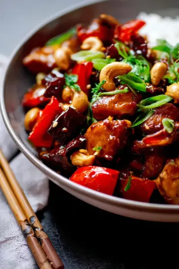 Slow Cooker Kung Pao Chicken (Easy Recipe)