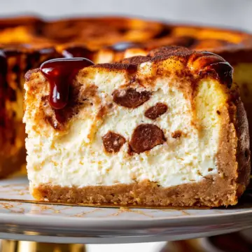 Cinnamon Roll Cheesecake