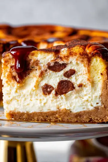 Cinnamon Roll Cheesecake